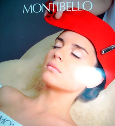 LOOK 21 Perruquería i Estètica mujer en tratamiento facial 